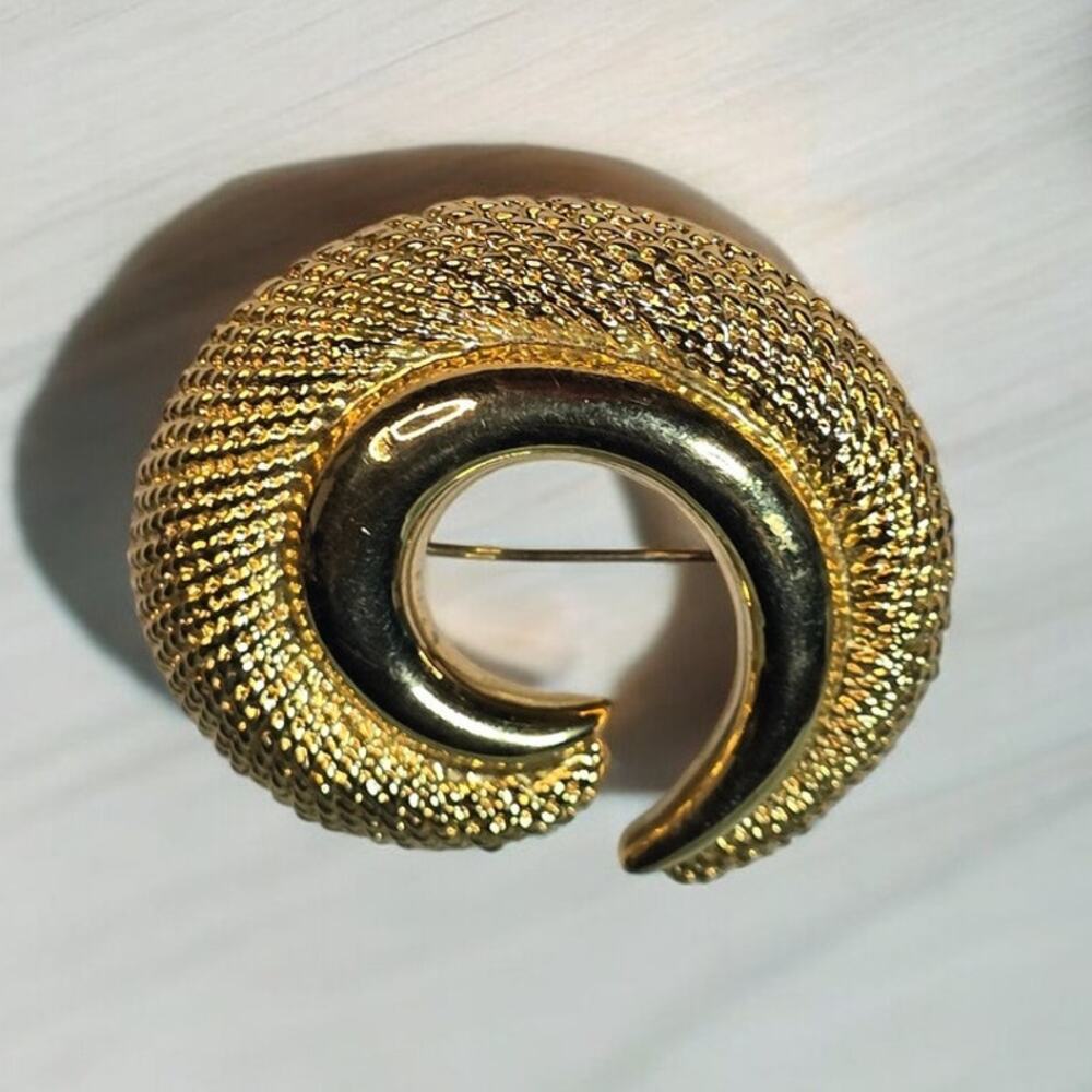 Napier Gold Tone Swirl Brooch Textured Sculptural Retro Jewelry